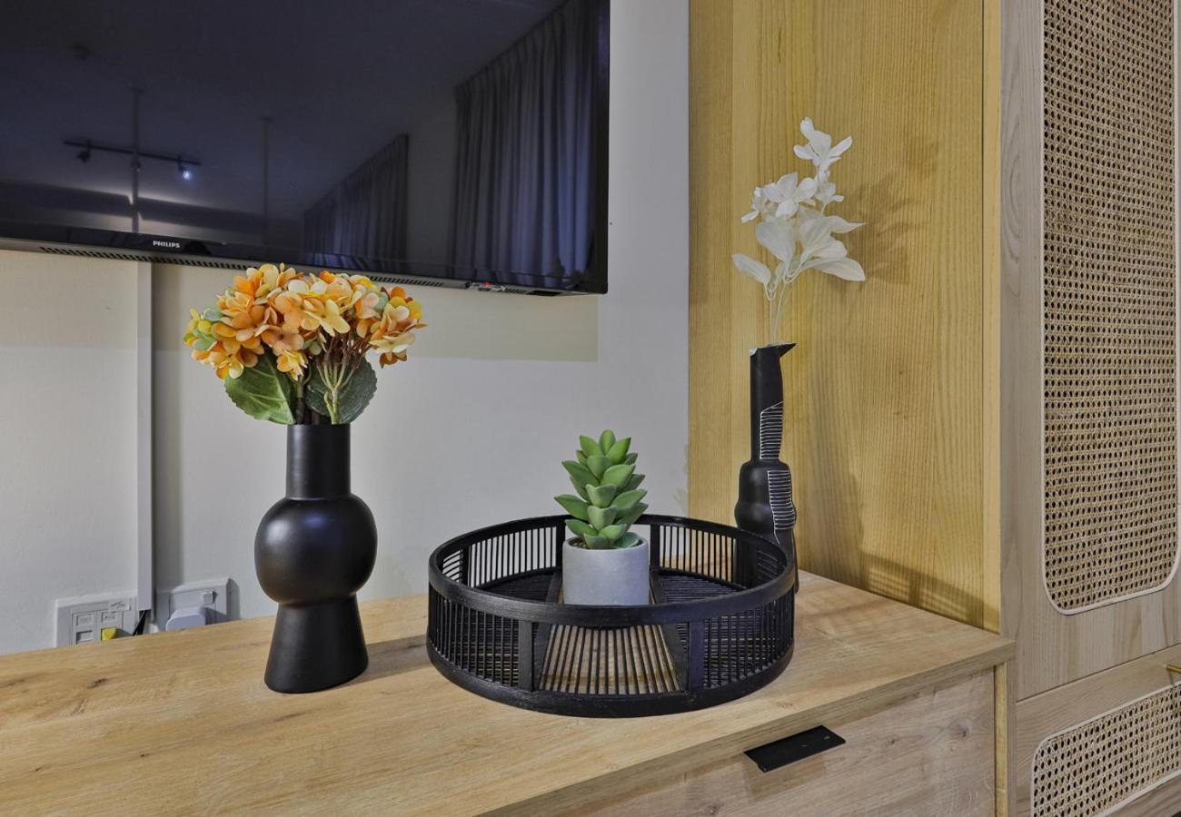 Pulse Smart Residence,jvc - - Allsopp & Allsopp Apartment